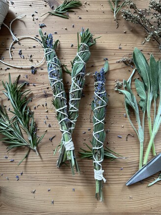 Räucherbündel „Schutz“ aus Rosmarin, Salbei und Lavendel (handgebunden)