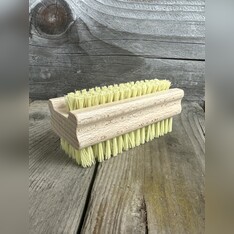 Hand- und Nagelbürste - Handbürste auf Holz